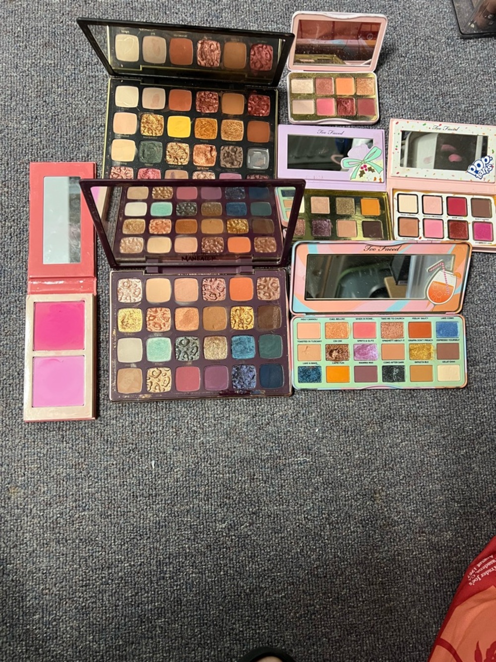 Assorted Women’s Eyeshadow Palette Set – Multi-Color
